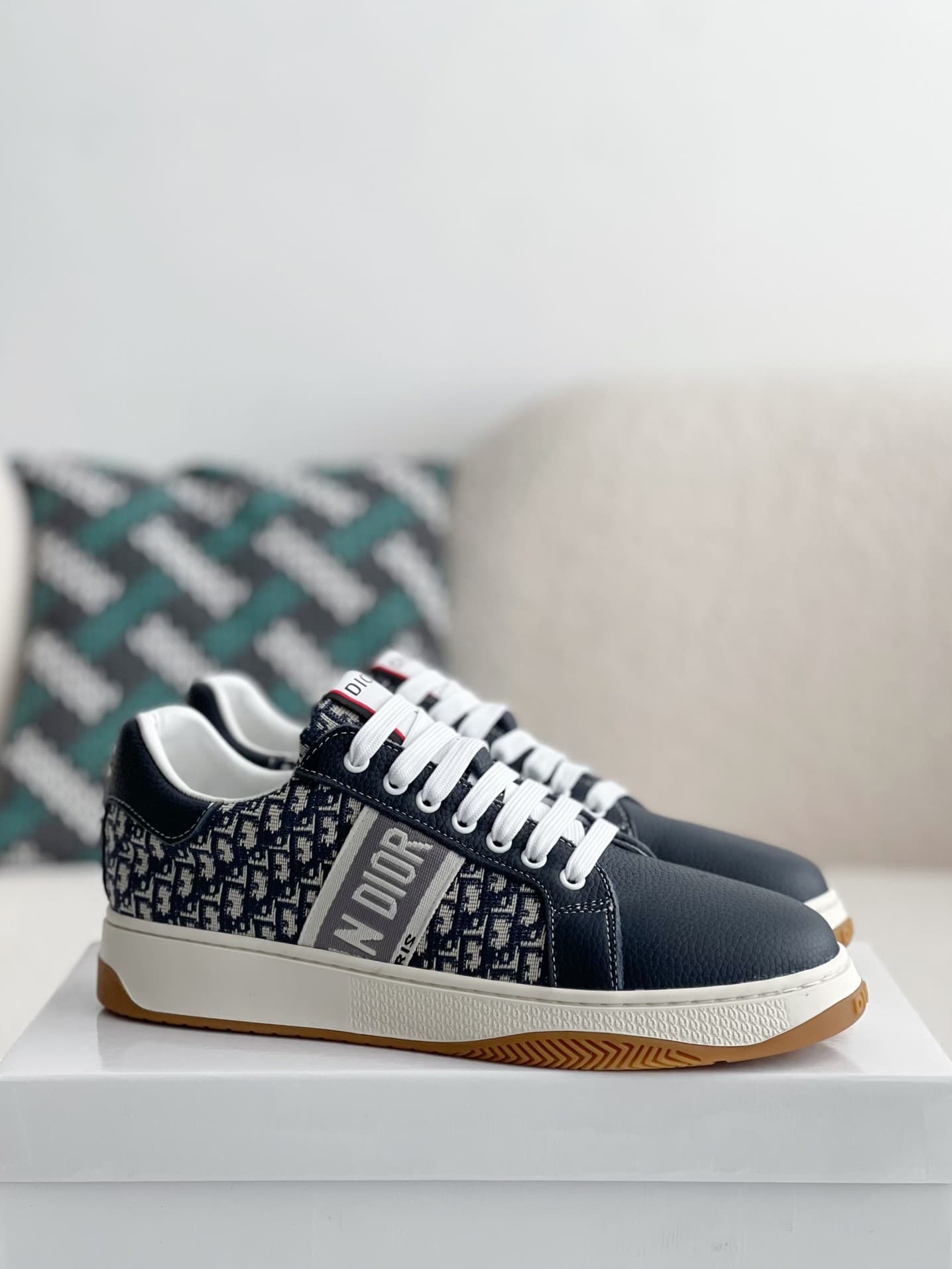 DR Sneakers
