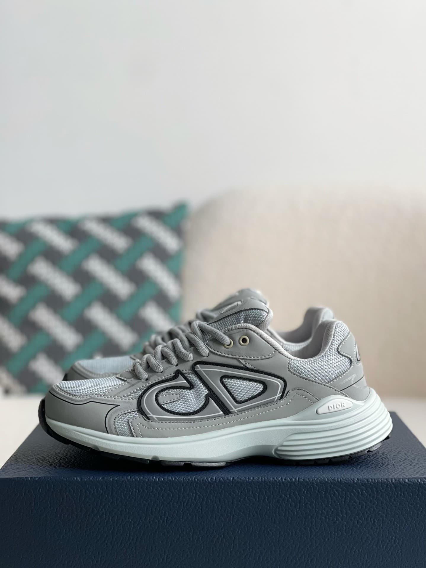 DR NEW ARRIVAL B30 Clunky Sneaker