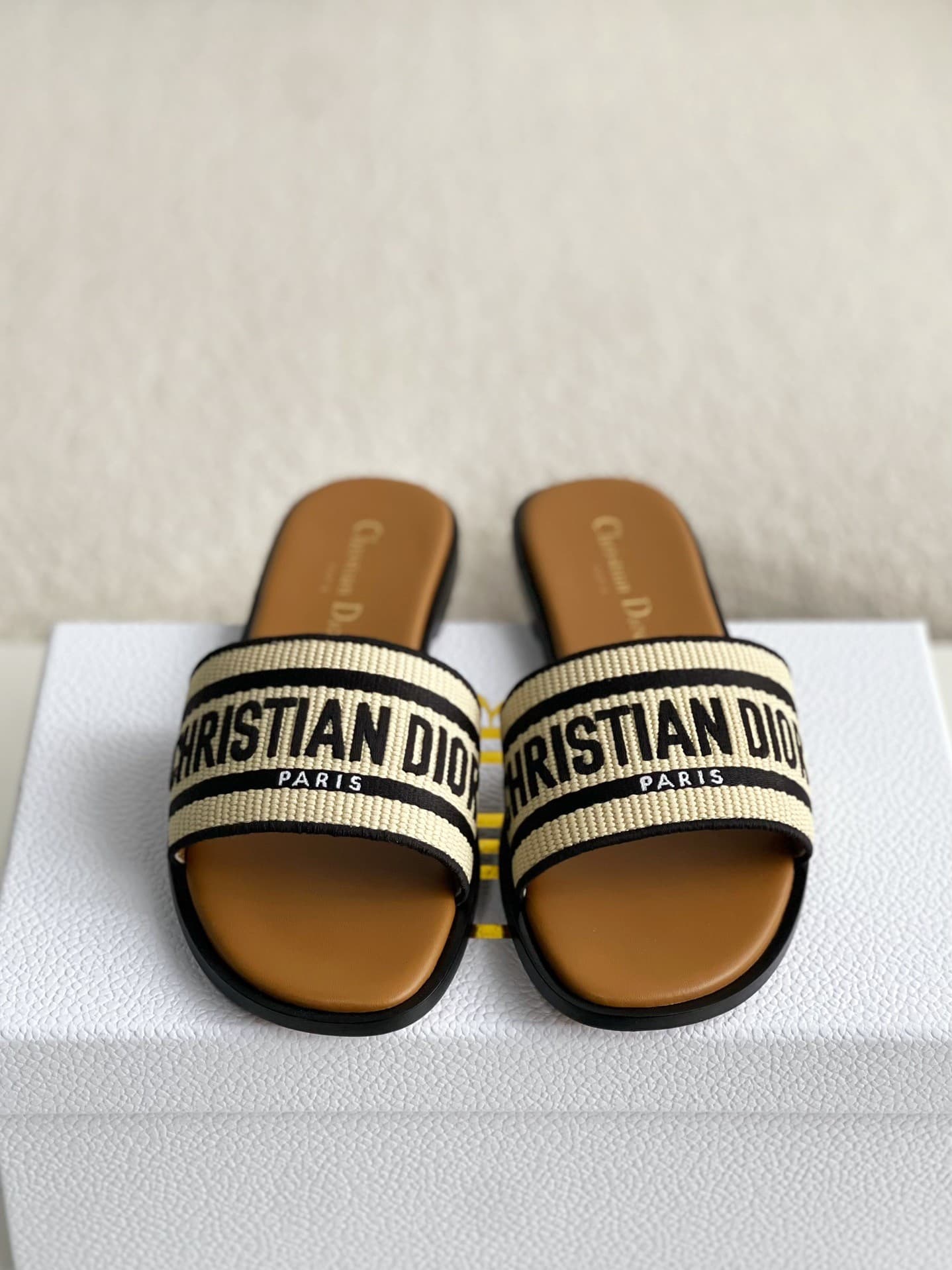 DR women's slippers
