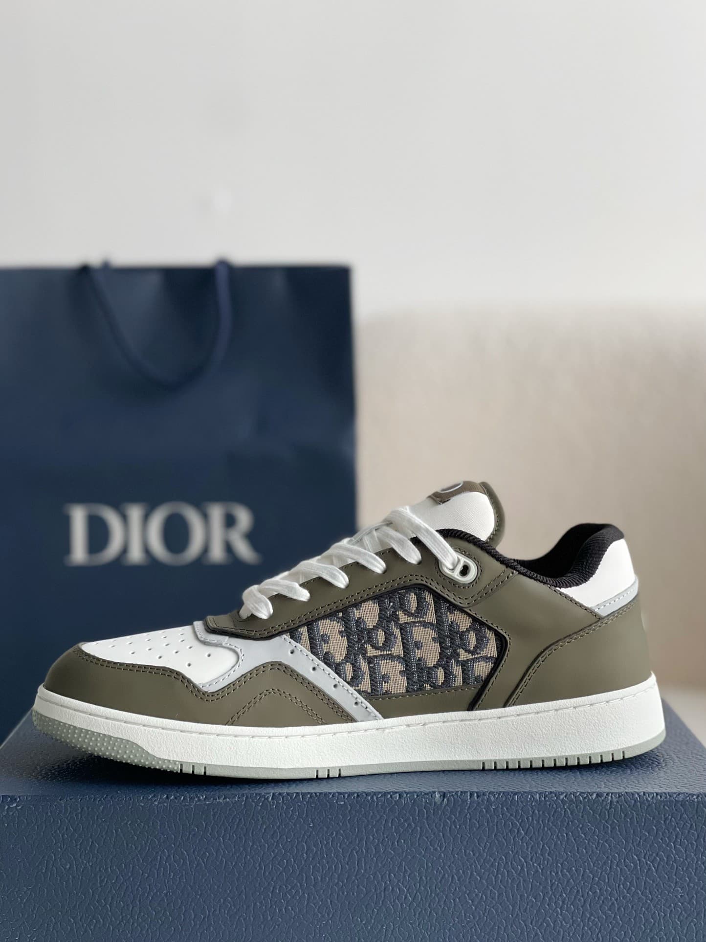 DR B27 Oblique Sneakers