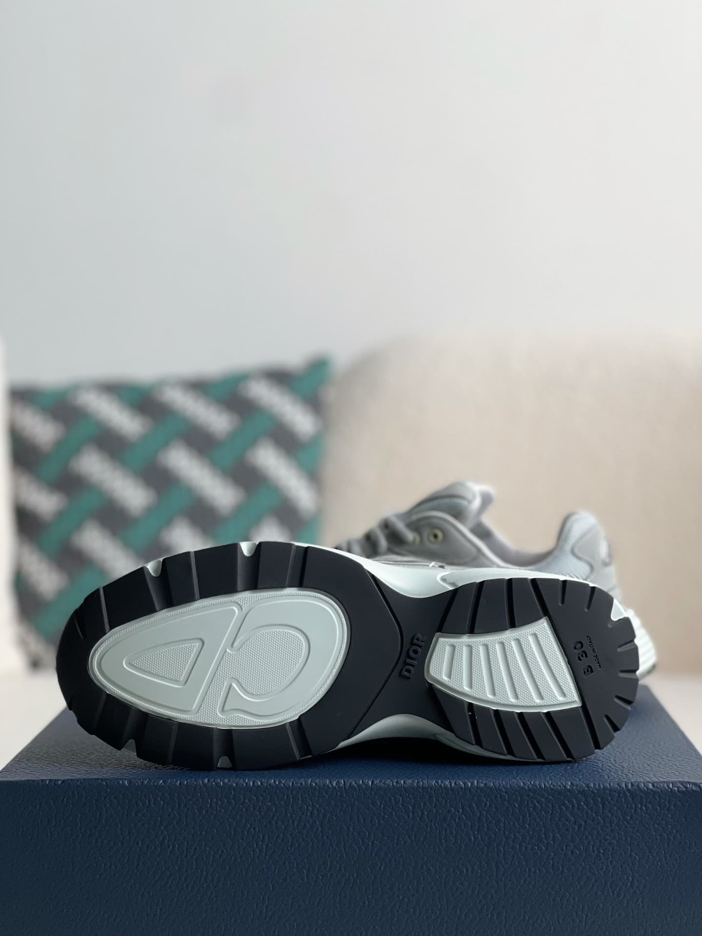 DR NEW ARRIVAL B30 Clunky Sneaker