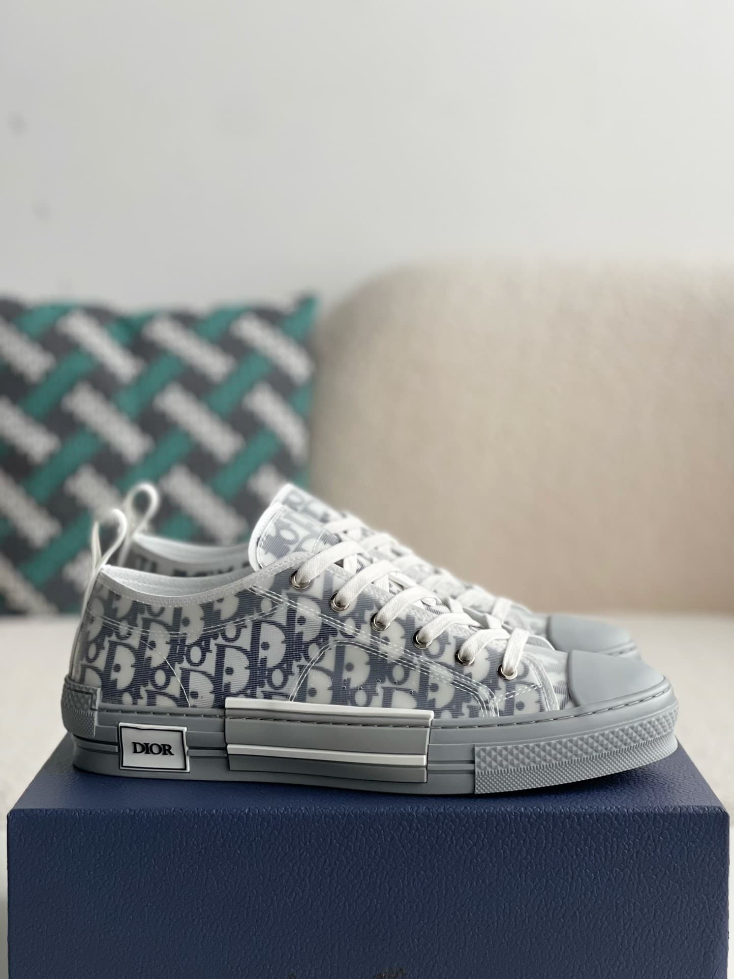 DR B23 oblique Sneaker