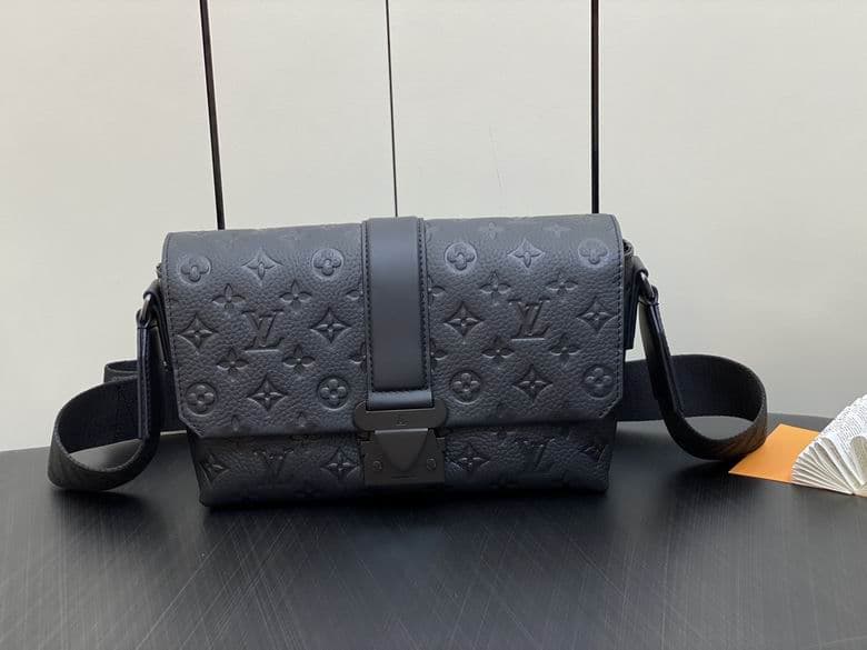 L X V Messenger Bags Size:28x16x10cm