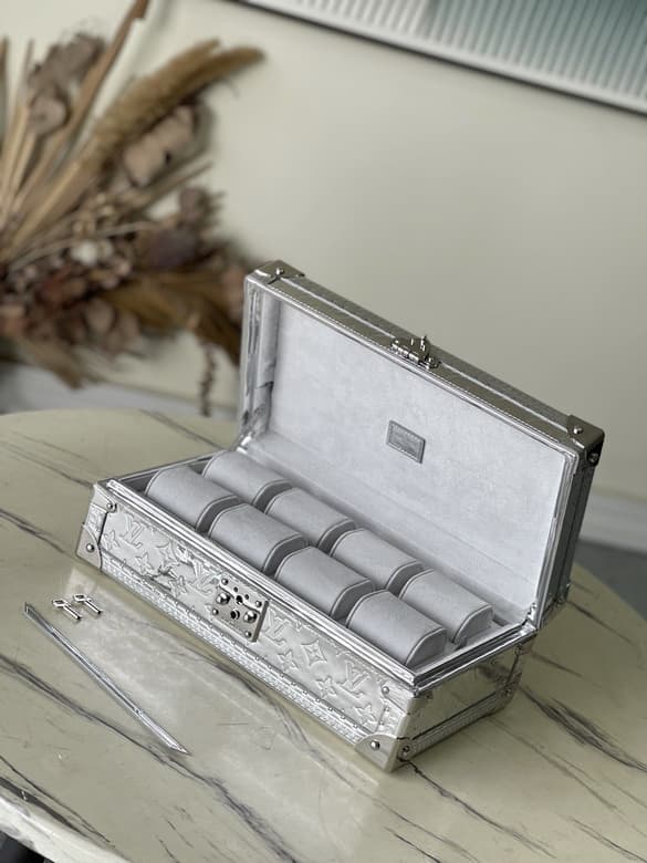 L X V Watch Storage Box Size:20.5x13.5x35cm