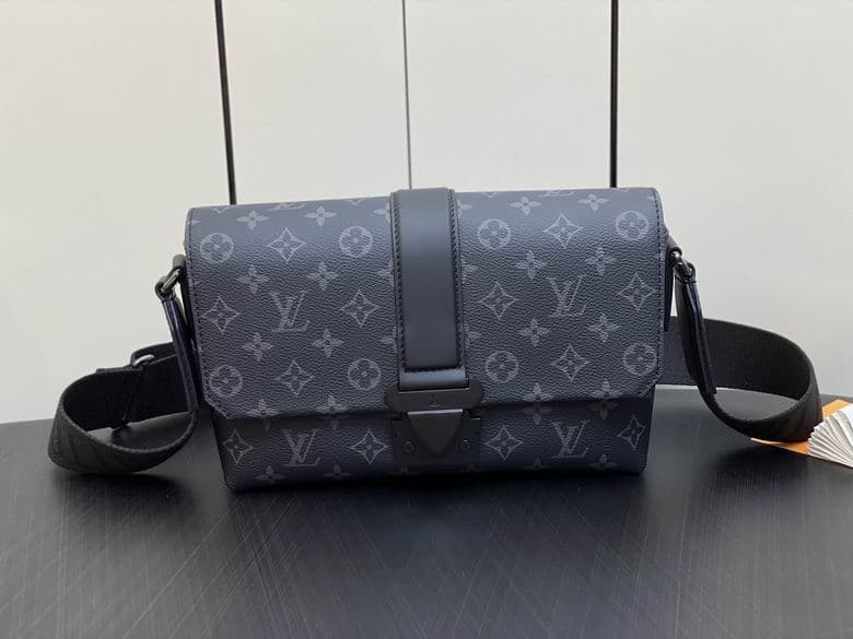 L X V Messenger Bags Size:28x16x10cm