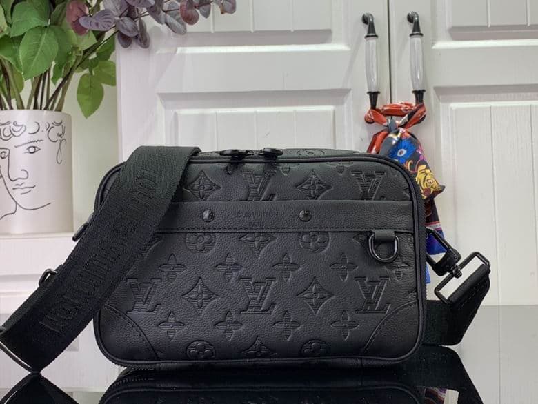L X V Messenger Bags 24x16x8cm