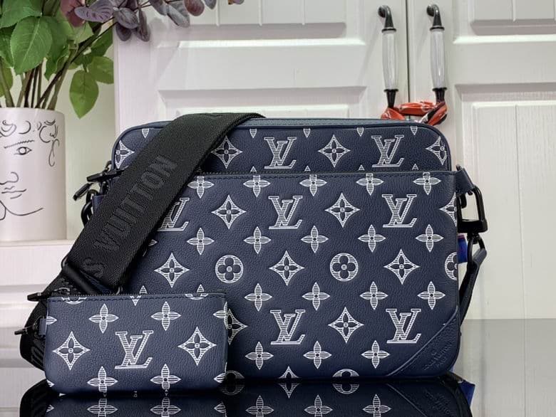 L X V Messenger Bags Size:25*18.5*7cm