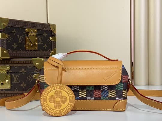 L X V Shoulder bag Size:20x11x5cm