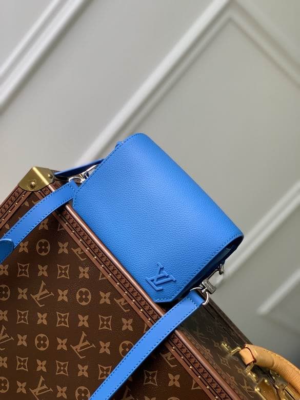 L X V Messenger Bags 17.3x12x7cm