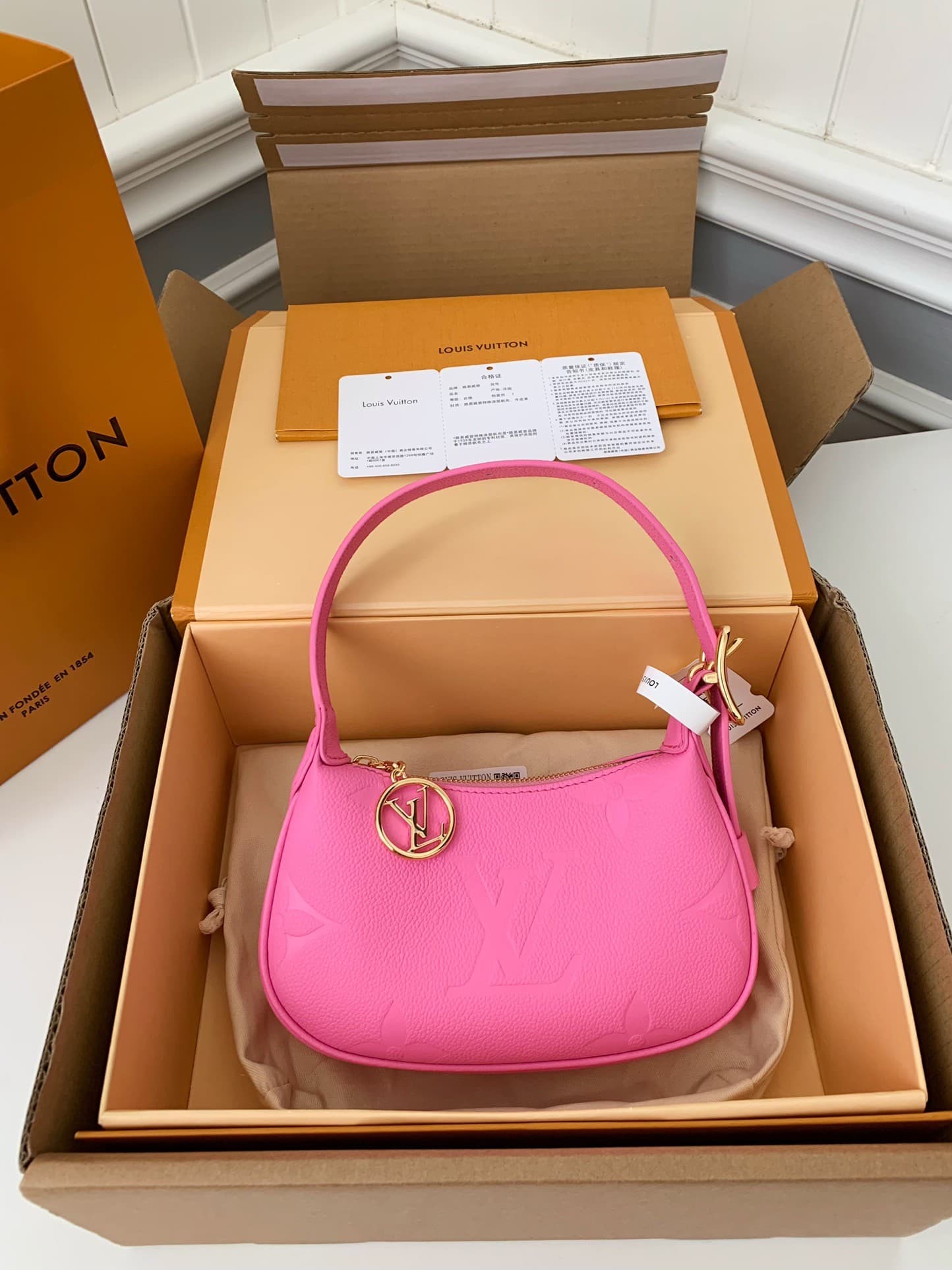 L X V 23 MINI MOON 20.5*11*5cm