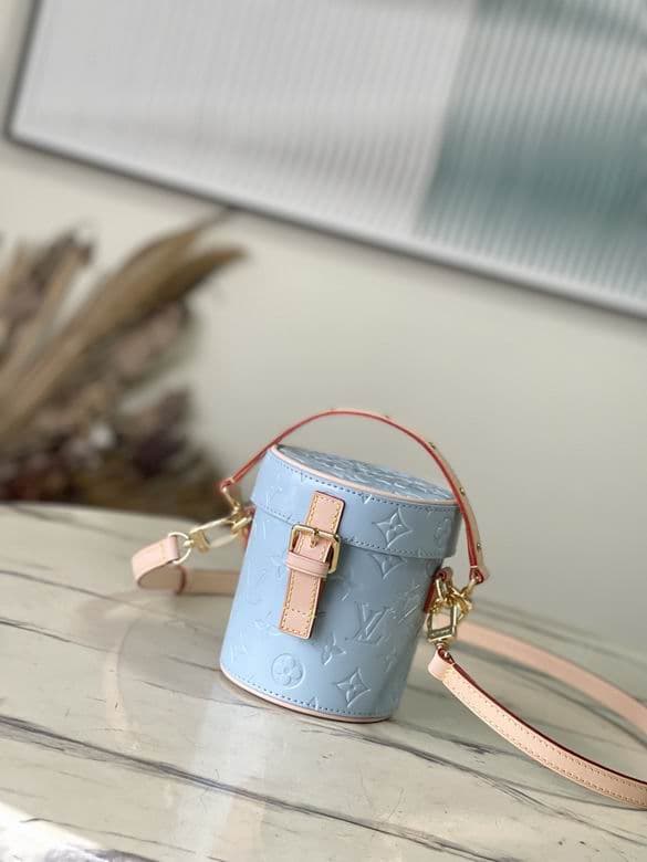 L X V Bucket Bags 12x14.2x12cm