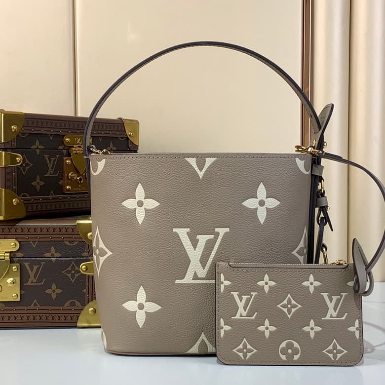 L X V Bucket Bags 18x12x16cm