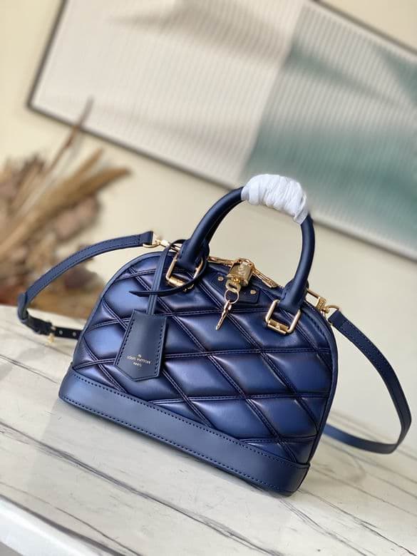 L X V Handbag 23.5x17.5x11.5cm
