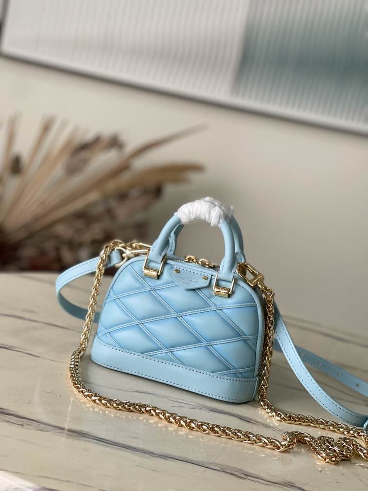 L X V Handbag 18x12x8cm