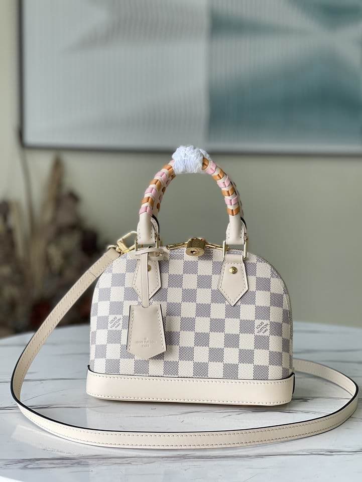 L X V Handbag 23.5x17.5zx11.5cm