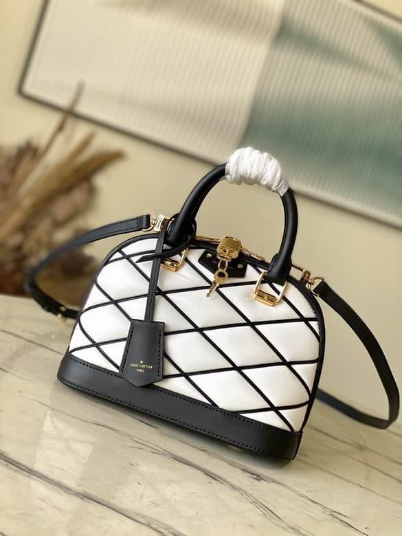 L X V Handbag 23.5x17.5x11.5cm