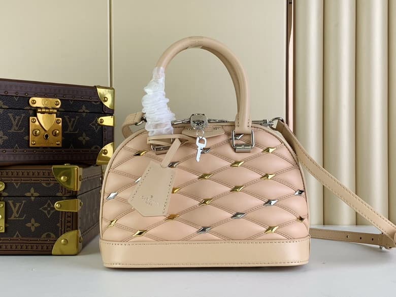 L X V Handbag 18x12x8cm