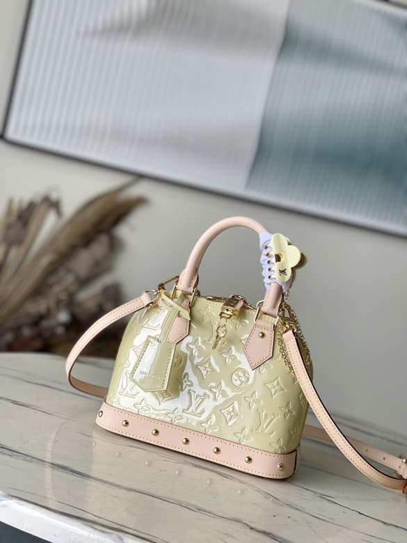 L X V Handbag 23.5x17.5zx11.5cm