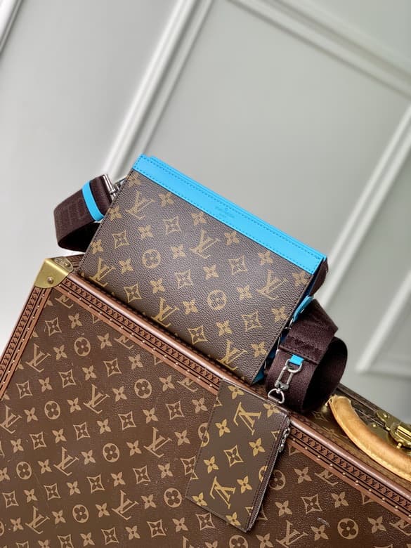L X V Clutch bag 18.5x11x6.5cm