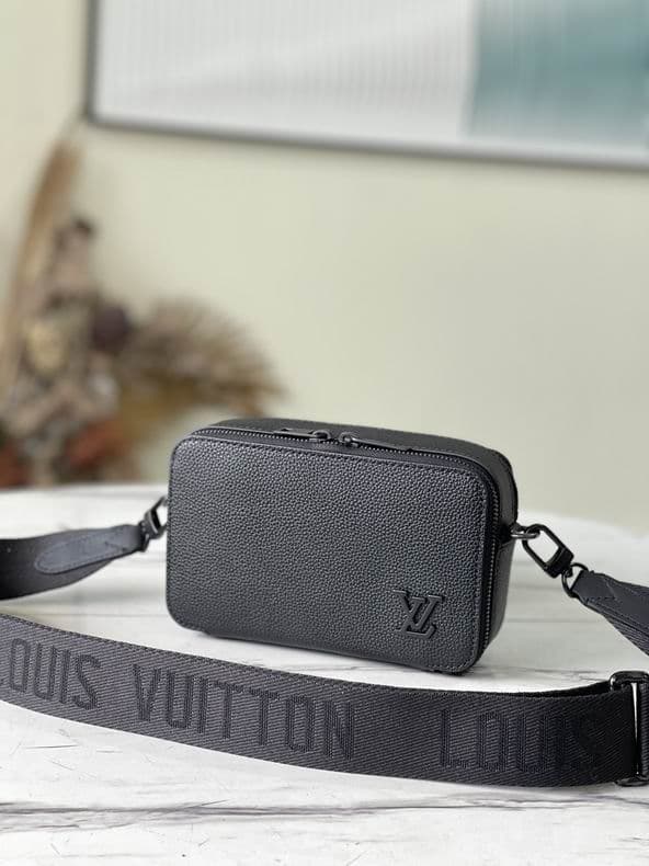 L X V Messenger Bags 18.5x11x6.5cm