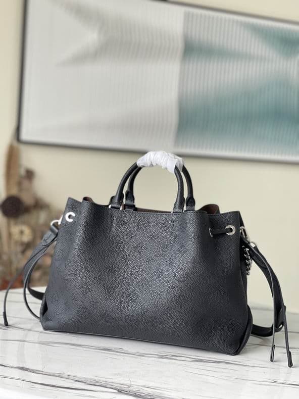 L X V Handbag 23x13x32cm(Multiple colors)