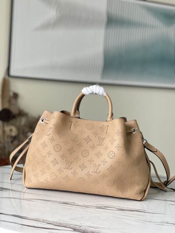 L X V Handbag 23x13x32cm(Multiple colors)