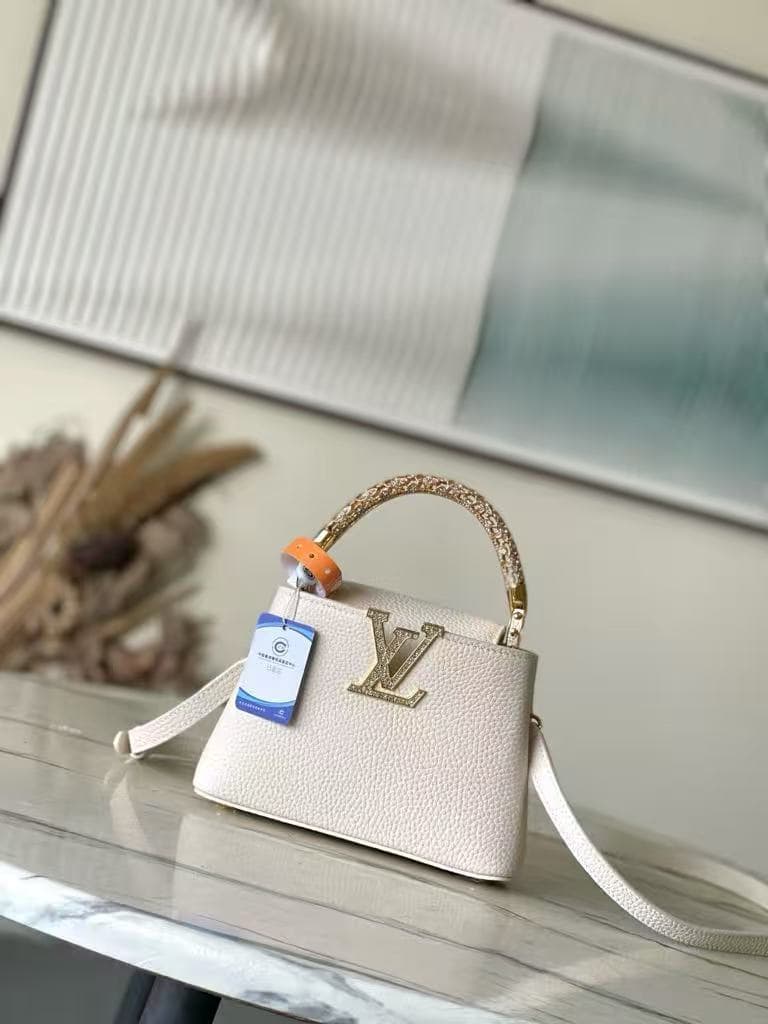 L X V CAPUCINES BB SIZE:21x13.6x8cm(Multiple colors)
