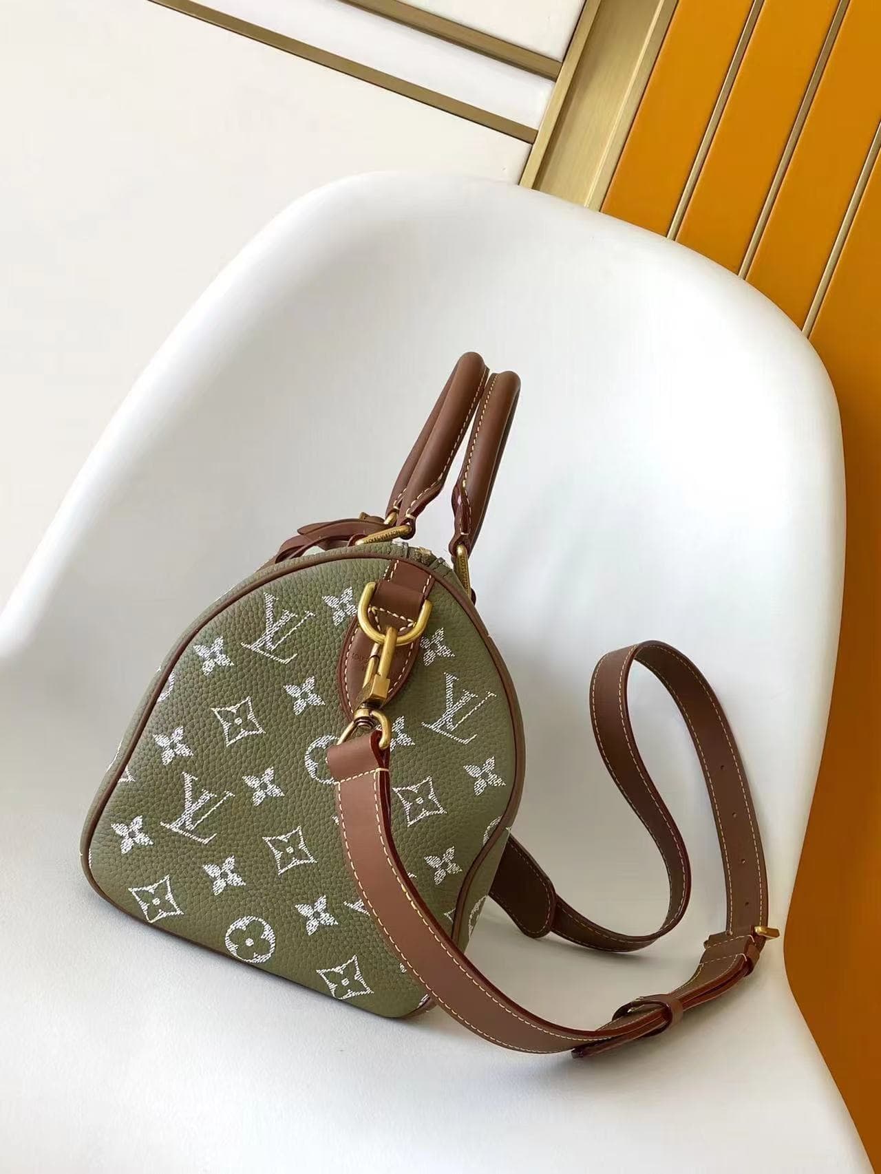 L X V M15241 Bandouliere 2025 25*15*15CM