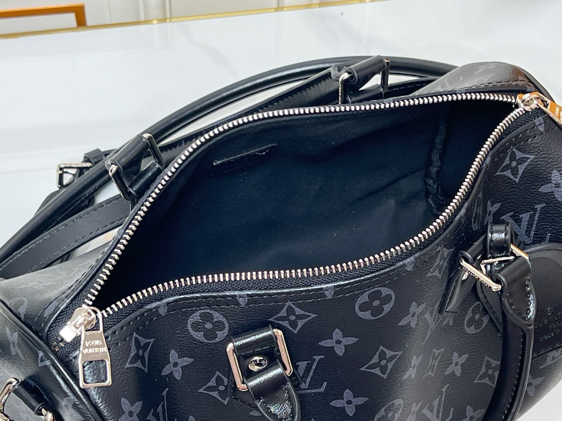 L X V travelling bag(Multiple sizes)
