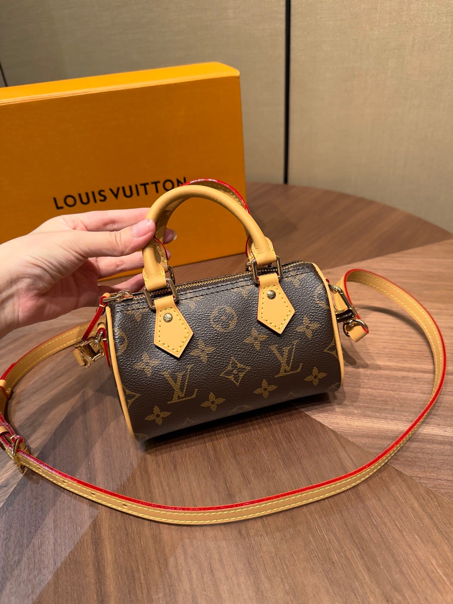 L X V NANO SPEEDY 10x7.5x16cm(Multiple colors)
