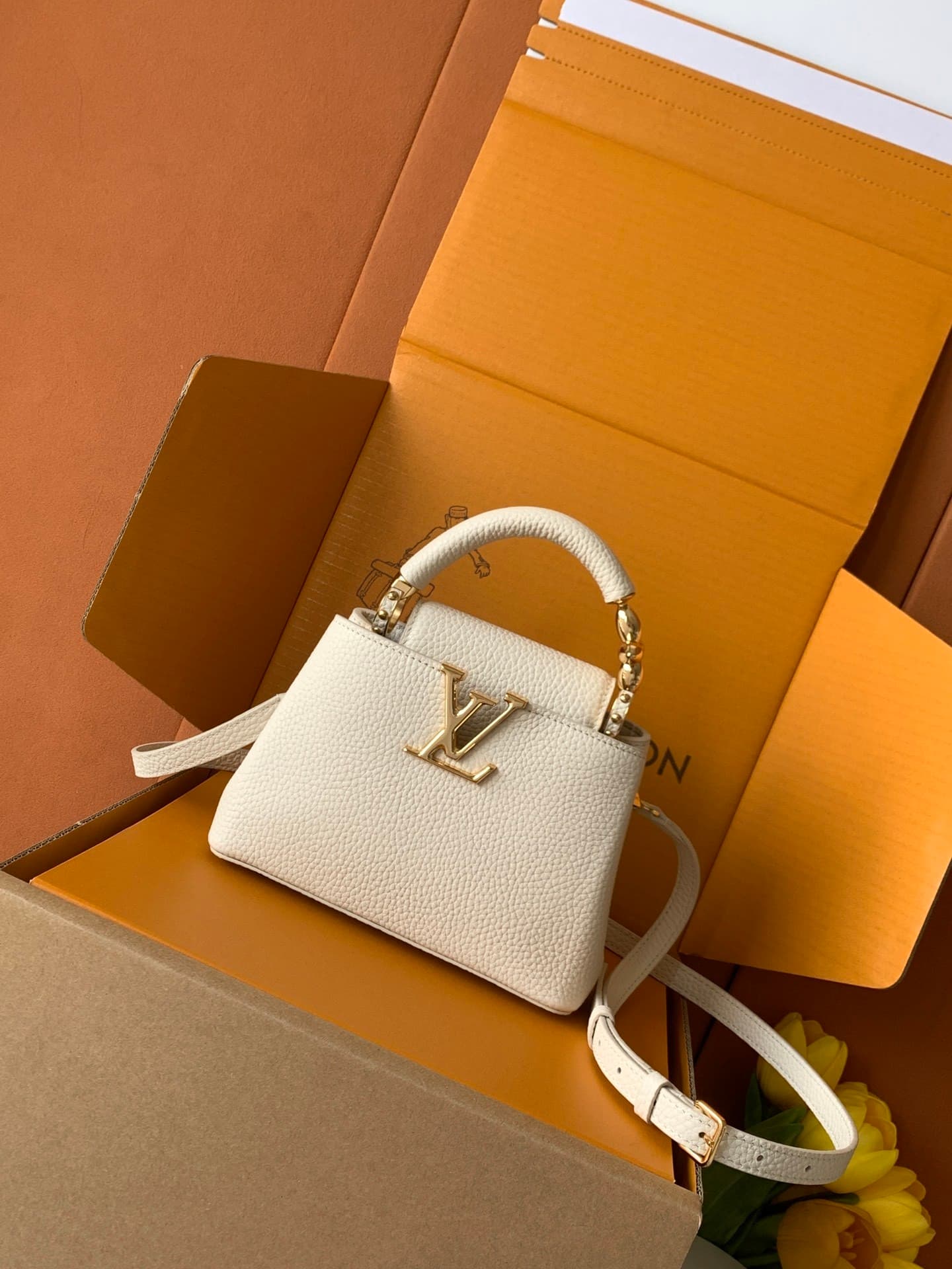 L X V Capucines BB Handbags Size:21*14*8cm