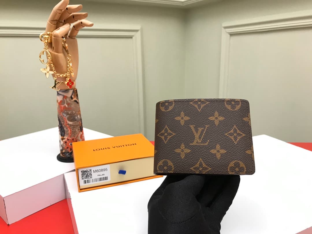 L X V CARD HOLDER/Wallets(Multiple sizes/colors)