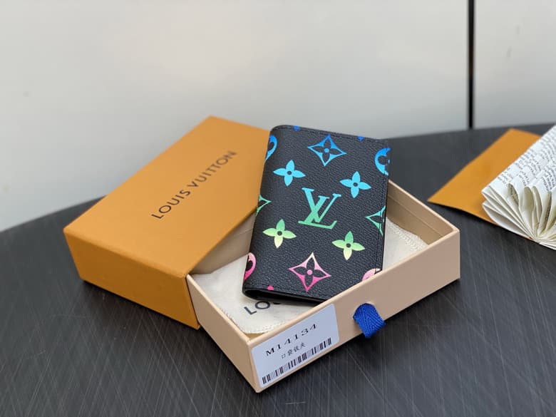 L X V CARD HOLDER/Wallets(Multiple sizes)