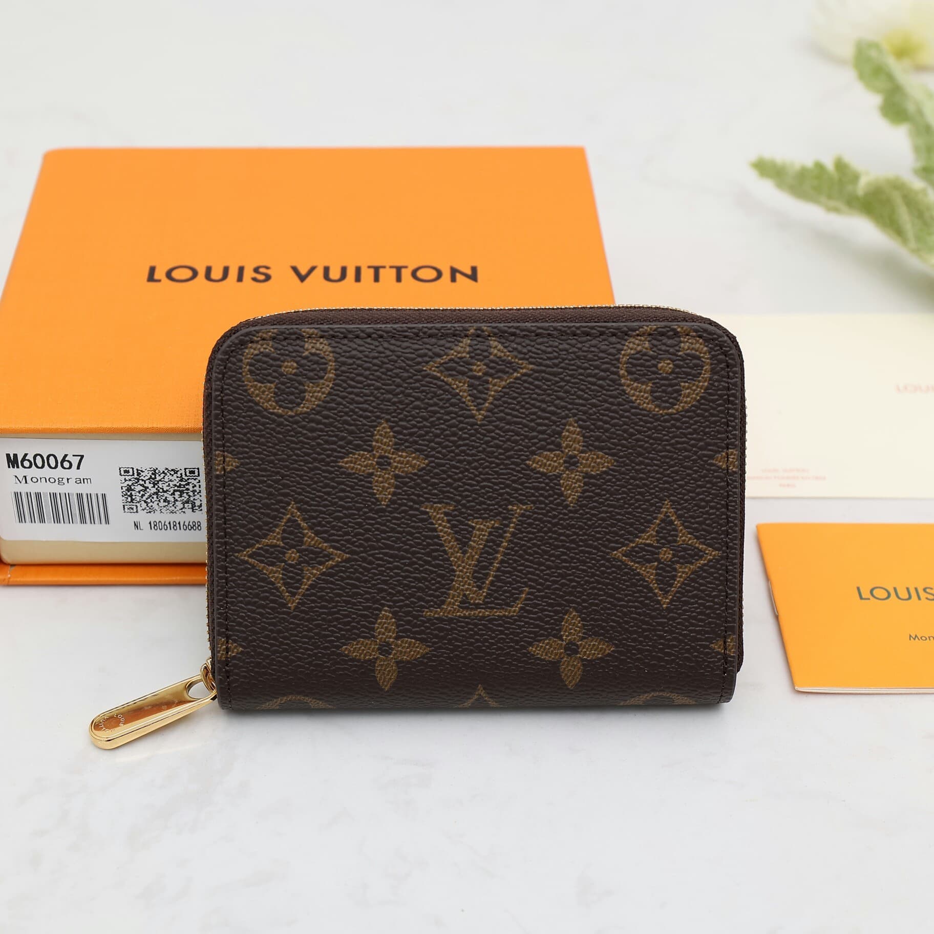 L X V CARD HOLDER/Wallets(Multiple sizes/colors)