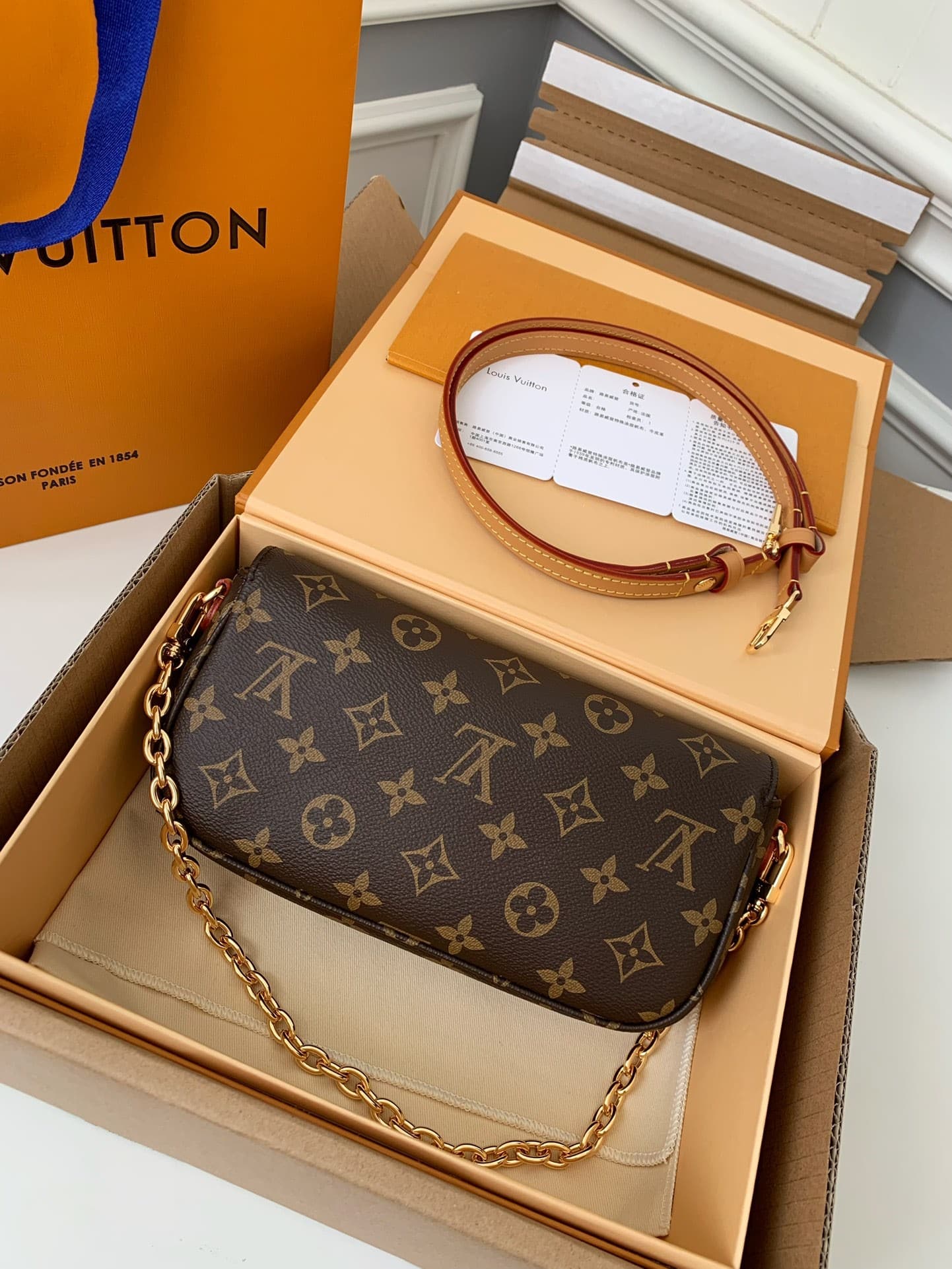 L X V WALLET ON CHAIN IVY size:23.5*12*4.3cm(Multiple colors)