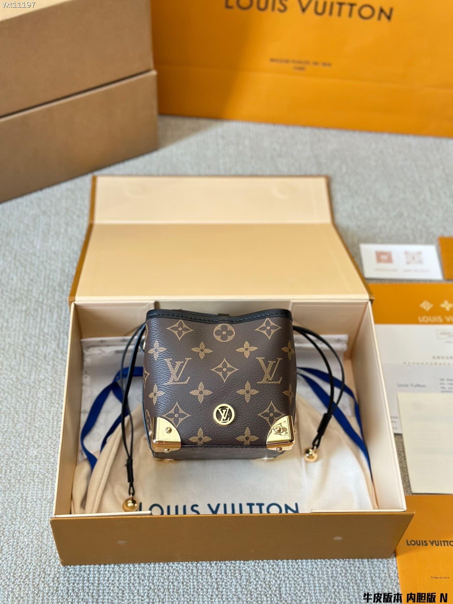L X V Bucket Bags 11.5x11.5x11.5cm(Multiple colors)