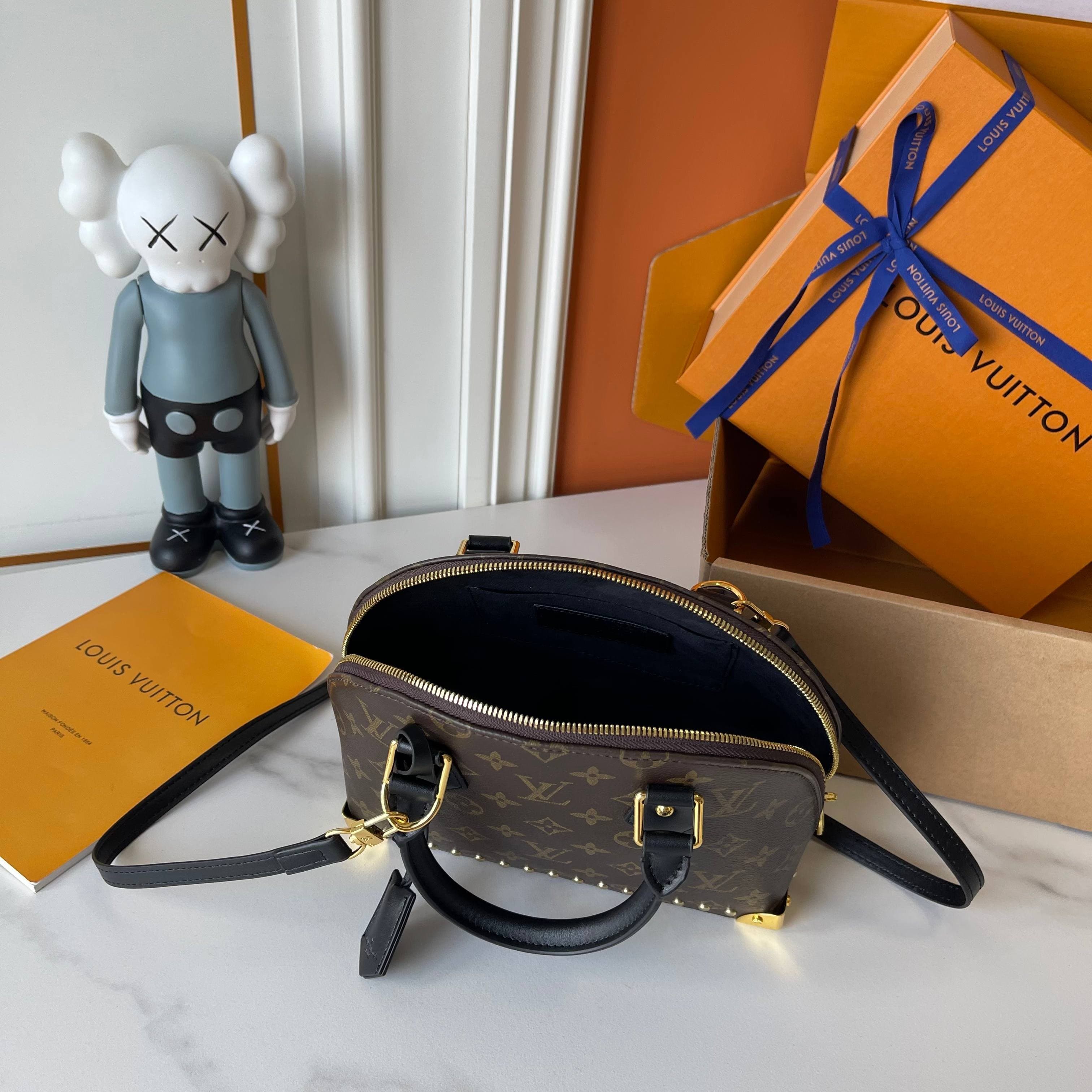 L X V ALMA TRUNK Handbag(Multiple sizes)