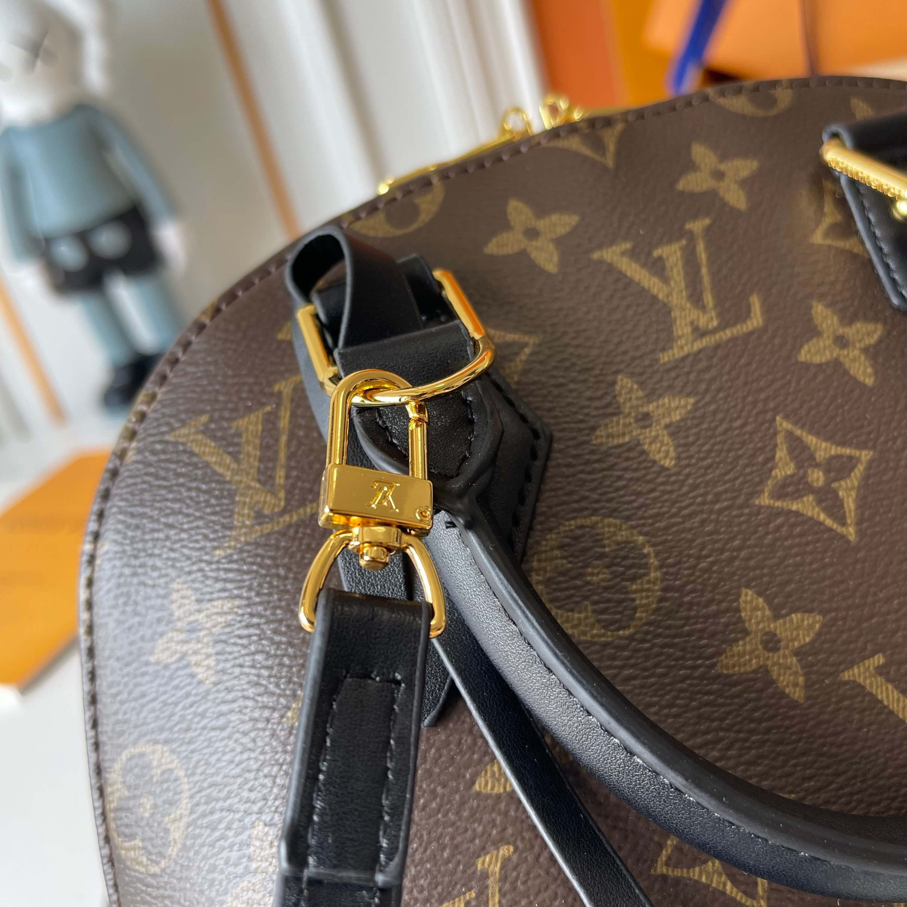 L X V ALMA TRUNK Handbag(Multiple sizes)