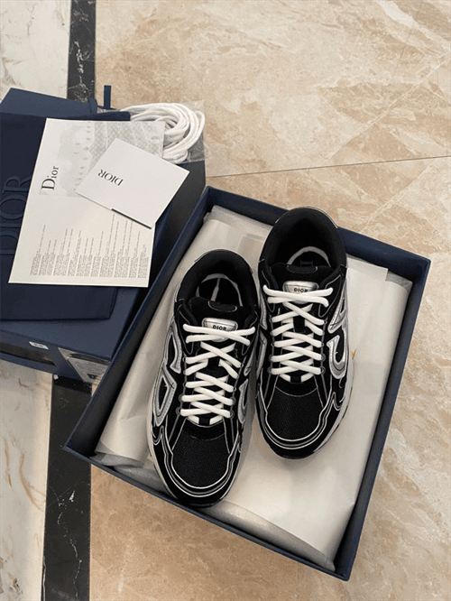 DR B30 SNEAKERS