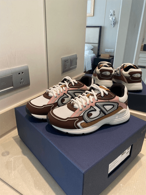 DR B30 Sneakers