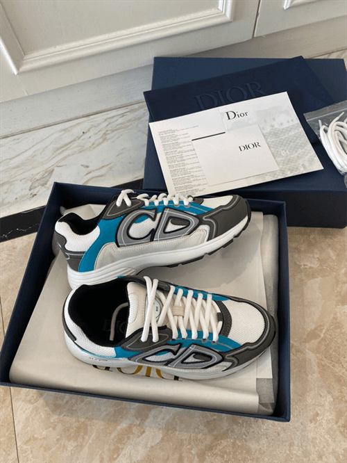 DR B30 Sneakers