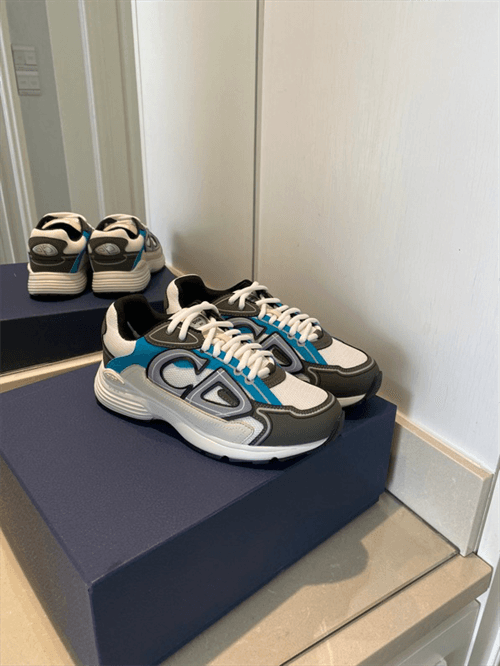 DR B30 Sneakers