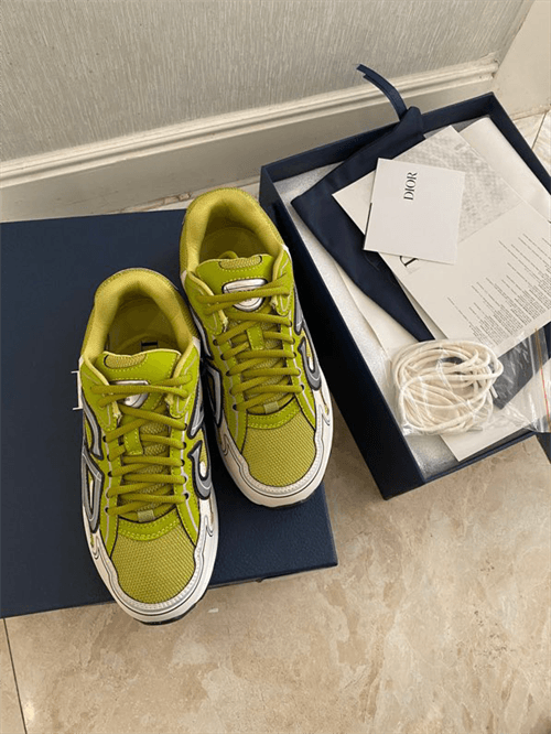 DR B30 Sneakers