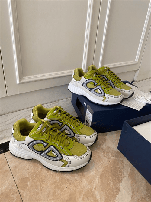 DR B30 Sneakers