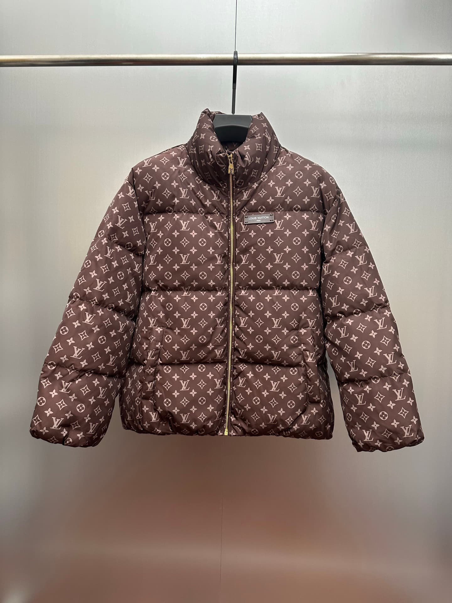 L X V LOGO Down Jacket 2025