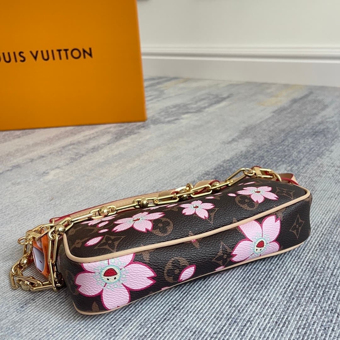 L X V x TM POCHETTE ACCESSOIRES Bag M13666 13x4x22cm