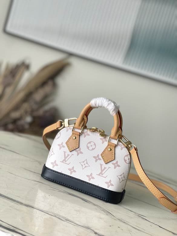 L X V Handbag 18x12x8cm(Multiple colors)