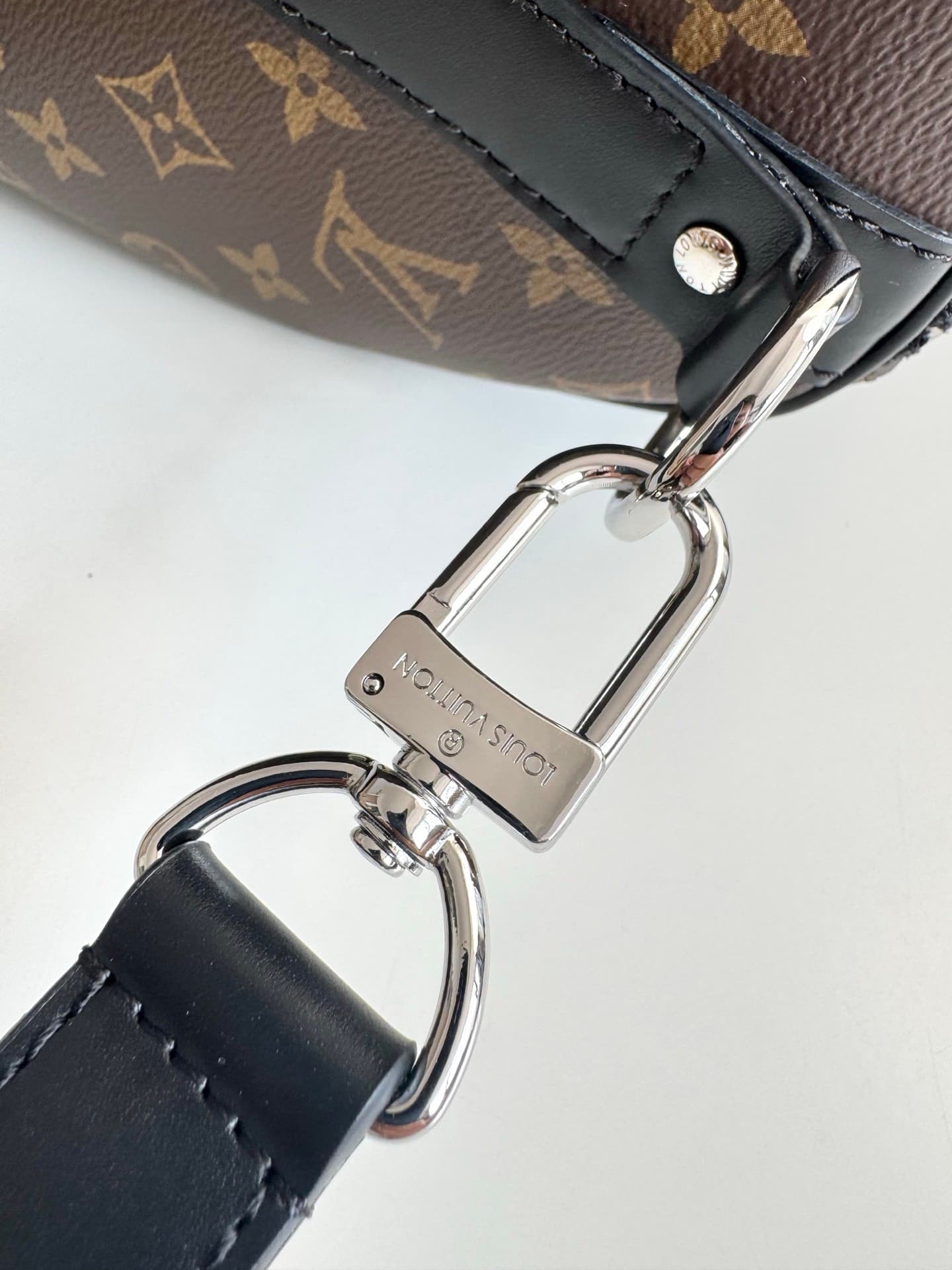 L X V Keepall Bag M56711 45x27x20cm