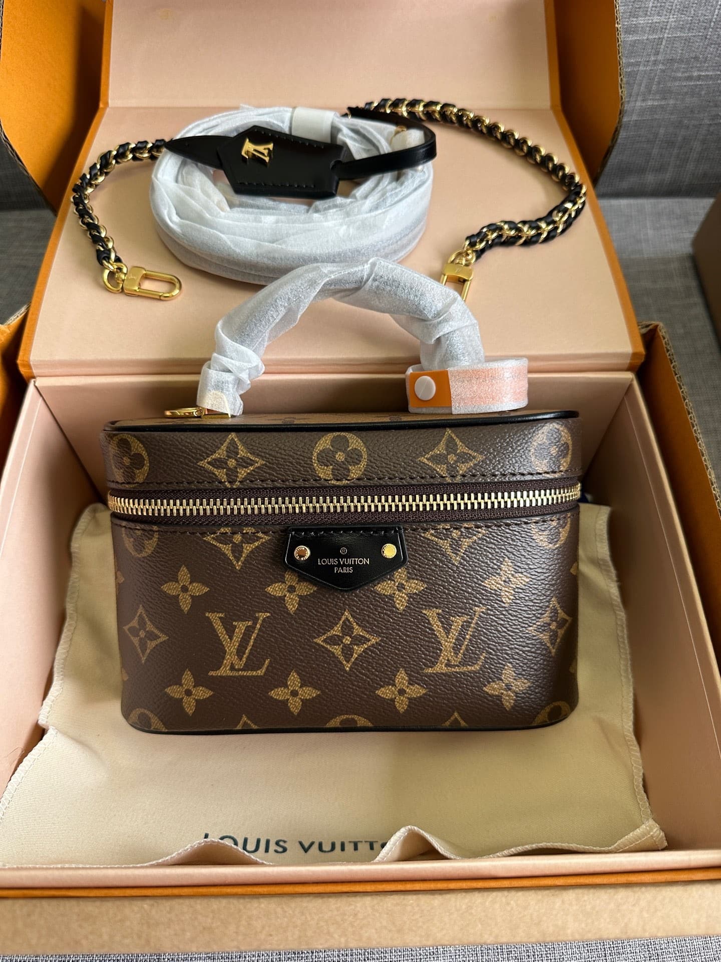 L X V VANITY CHAIN POUCH Bags M47125 11.5x6.5x19cm