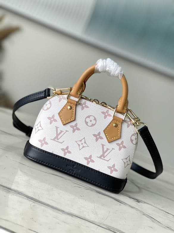 L X V Handbag 18x12x8cm(Multiple colors)